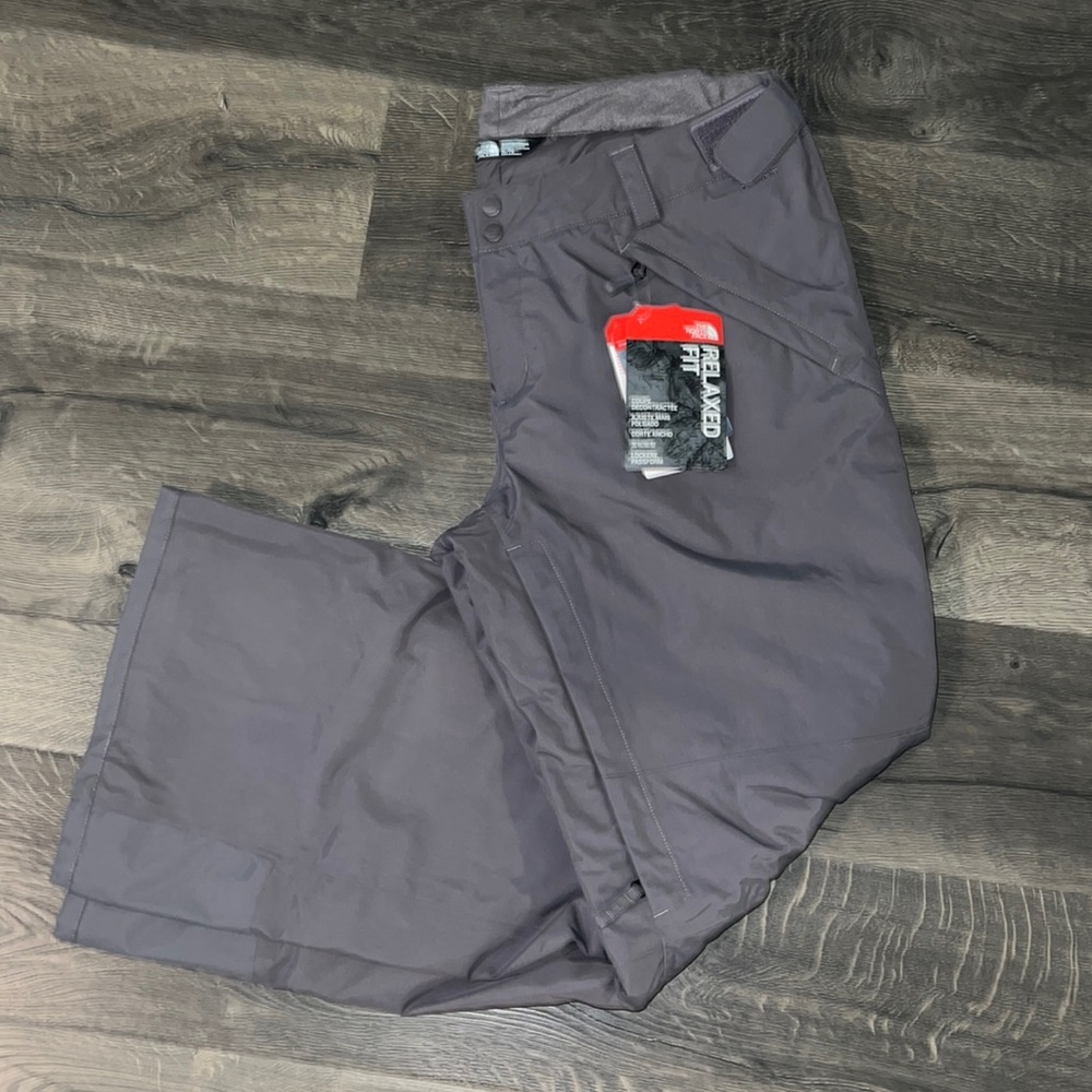 The North Face Freedom Insulated snowboard ski pants. NWT. XL. Rabbit Grey.